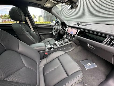 Used 2026 Porsche Macan AWD/4WD image 40