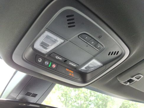 Used 2022 Chevrolet Traverse LT w/ Midnight/Sport Edition AWD/4WD image 35