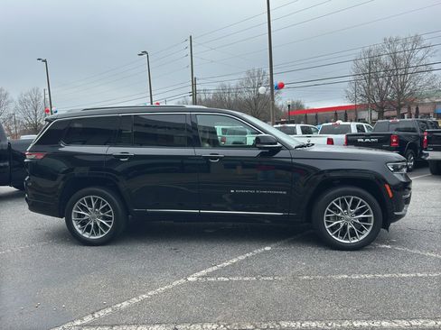 Used 2022 Jeep Grand Cherokee L Summit w/ Luxury Tech Group V image 4