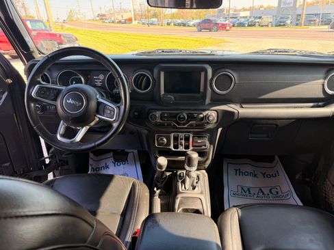Used 2018 Jeep Wrangler Unlimited Sahara image 21