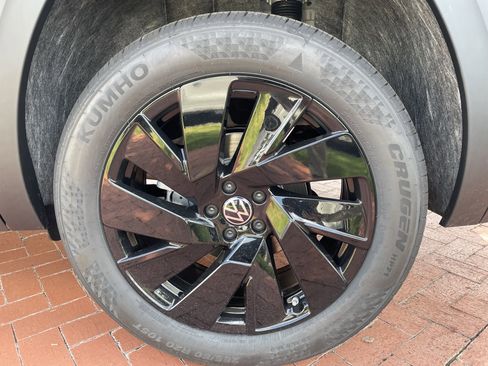 New 2026 Volkswagen Atlas SE image 8