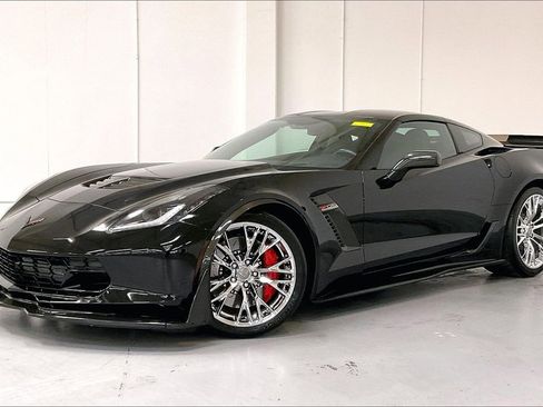 Used 2015 Chevrolet Corvette Z06 w/ 3LZ Preferred Equipment Group image 3