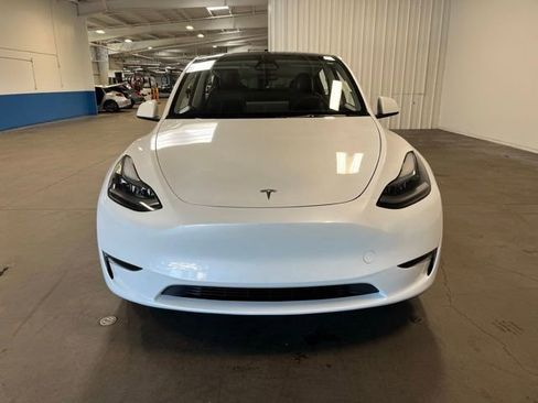 Used 2024 Tesla Model Y Long Range AWD/4WD image 8