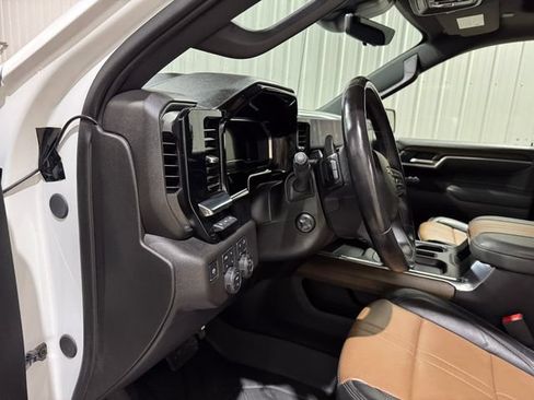 Used 2025 Chevrolet Silverado 1500 High Country AWD/4WD image 11