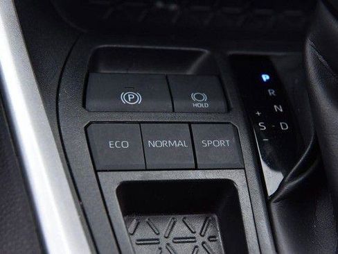 Used 2025 Toyota RAV4 XLE image 16