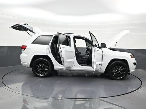 Used 2021 Jeep Grand Cherokee Laredo X RWD image 37