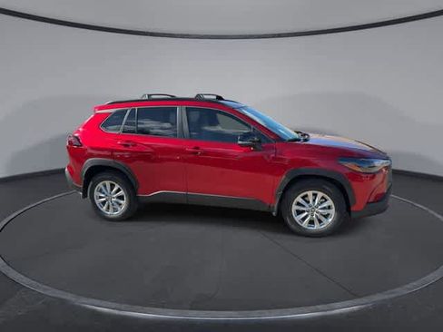 Used 2026 Toyota Corolla Cross LE image 9