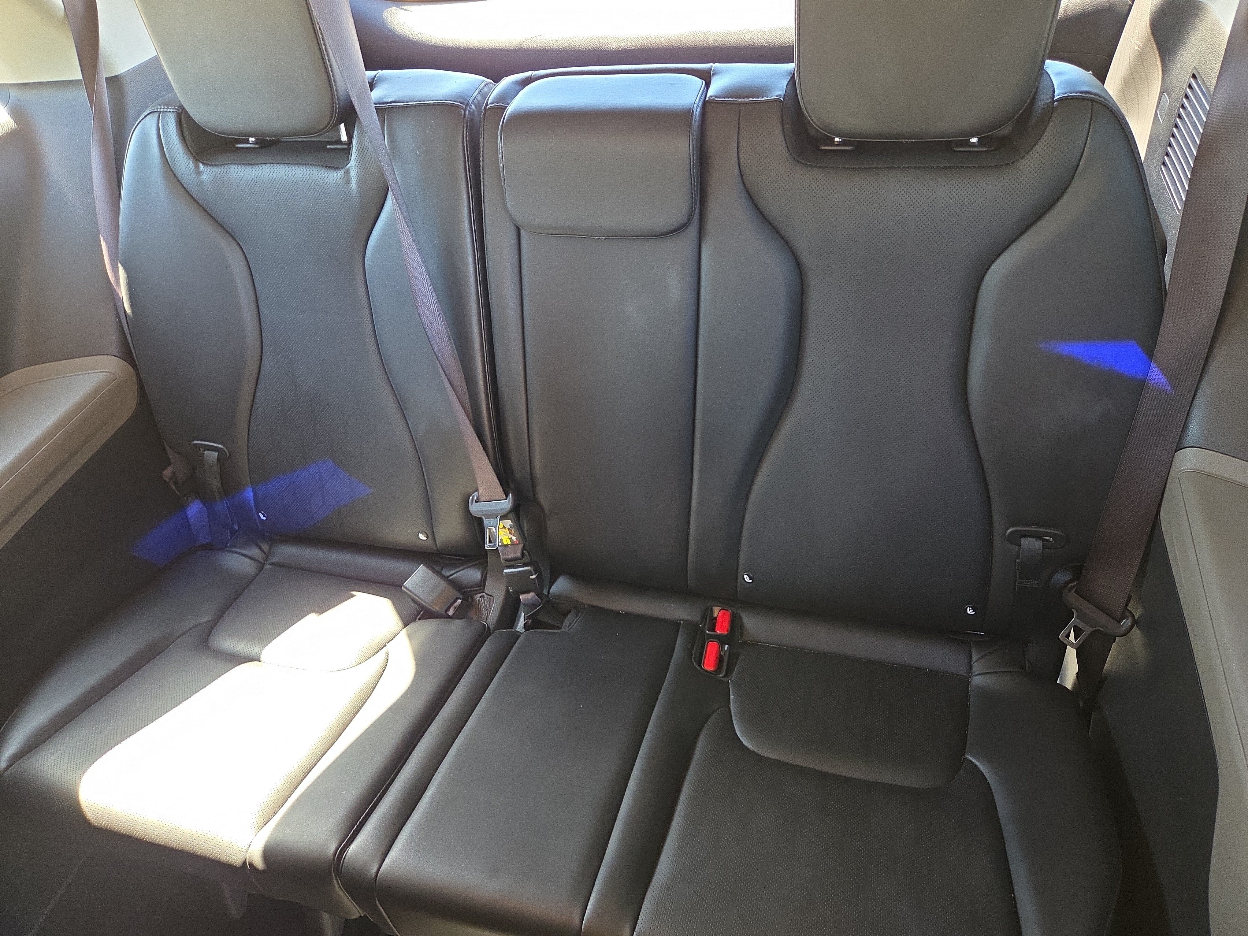 Used 2025 Kia Carnival FWD image 8