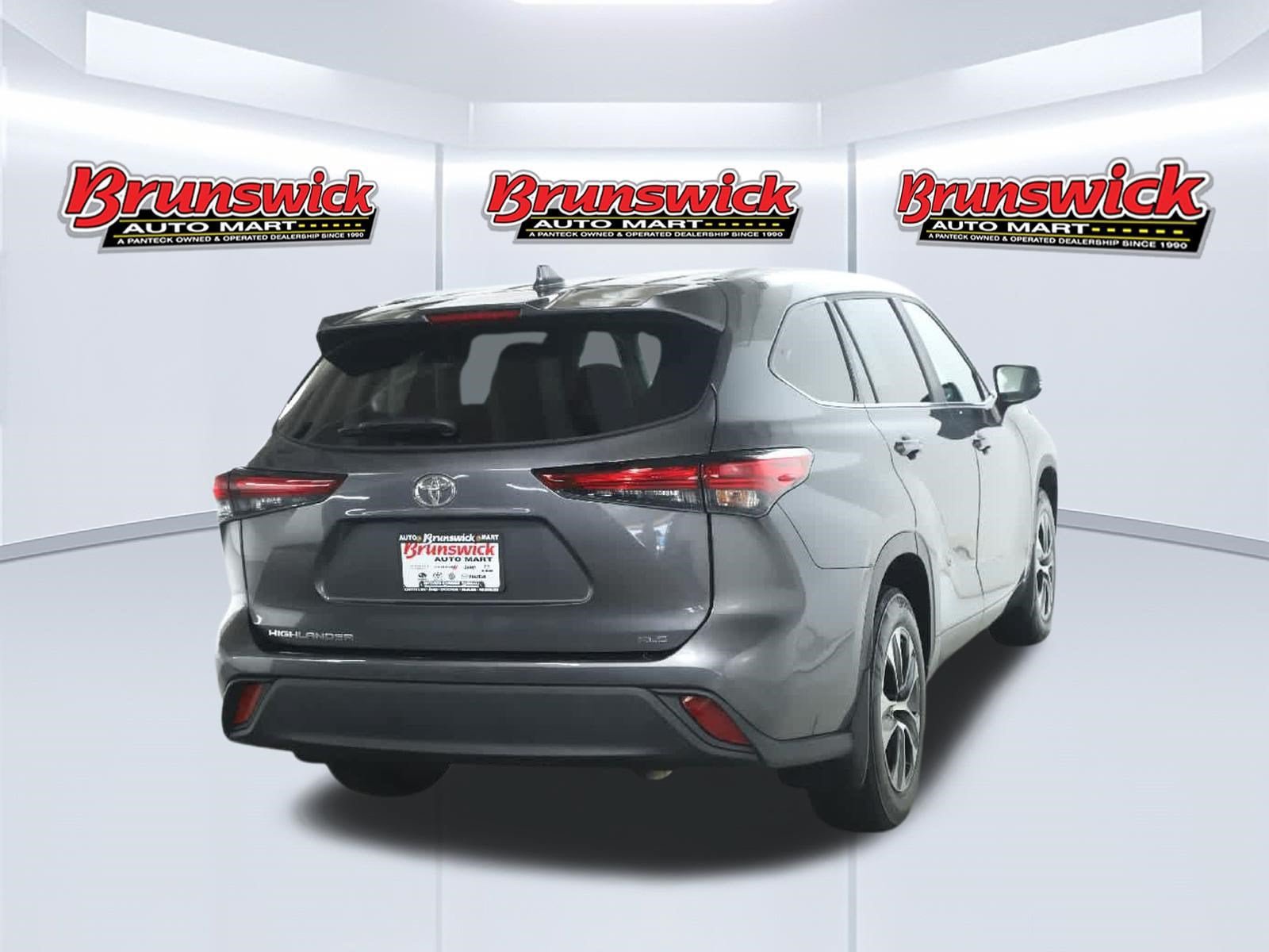 Used 2023 Toyota Highlander XLE FWD image 47