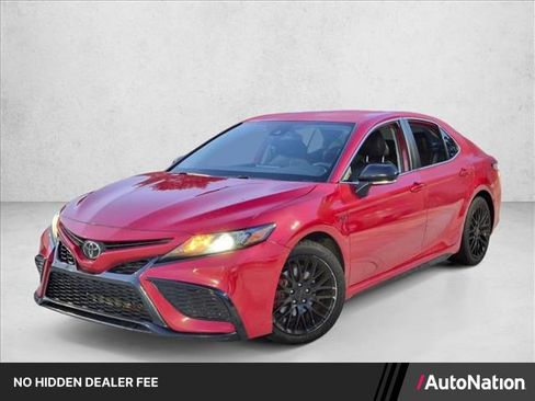 Used 2022 Toyota Camry SE FWD image 1