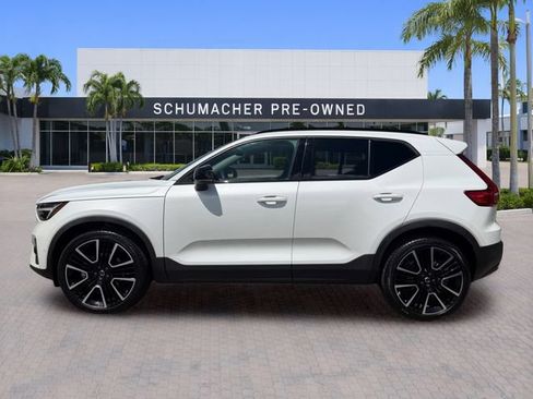Certified 2024 Volvo XC40 B5 Ultimate w/ Protection Package Premier AWD/4WD image 4