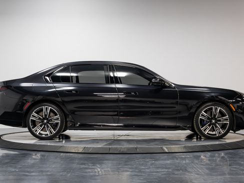 Used 2023 BMW 760i xDrive image 15