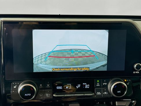 Certified 2023 Toyota Highlander XLE image 16