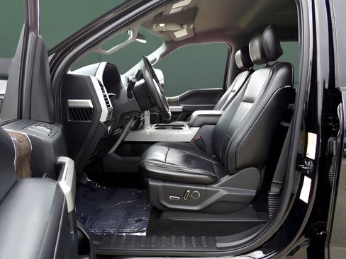 Used 2017 Ford F250 Lariat w/ Lariat Value Package image 14