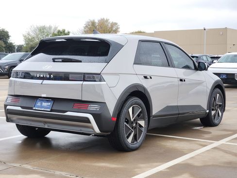 New 2026 Hyundai Ioniq 5 SE image 4