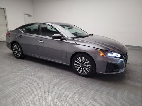 Used 2024 Nissan Altima 2.5 SV image 11