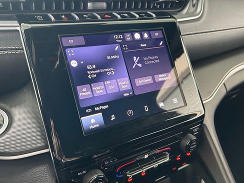 Used 2025 Jeep Grand Cherokee L Laredo image 16