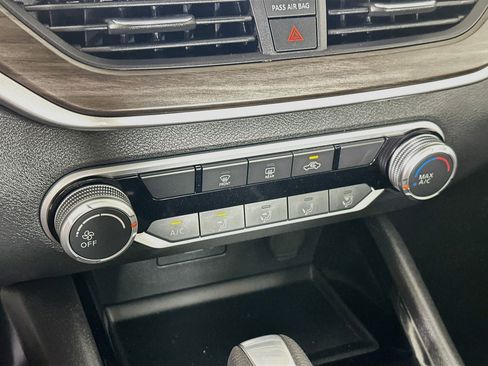 Used 2024 Nissan Altima 2.5 SV FWD image 23
