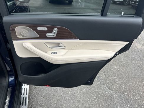 Used 2022 Mercedes-Benz GLS 450 4MATIC image 15