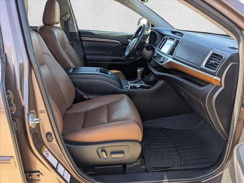 Used 2018 Toyota Highlander Limited Platinum image 21