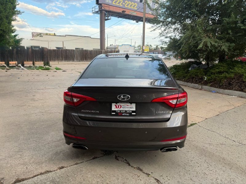 Used 2015 Hyundai Sonata Limited w/ Option Group 06 FWD image 6