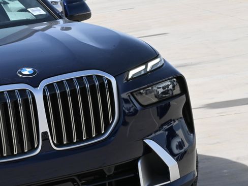 New 2026 BMW X7 xDrive40i AWD/4WD image 6