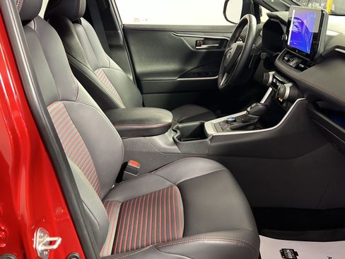 Used 2025 Toyota RAV4 XSE w/ Weather Package AWD/4WD image 29