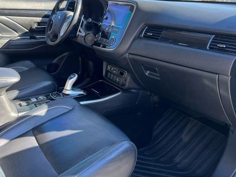 Used 2018 Mitsubishi Outlander SEL image 19