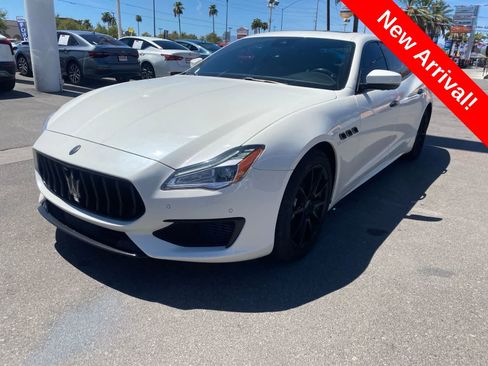 Used 2022 Maserati Quattroporte Modena Q4 AWD/4WD image 1