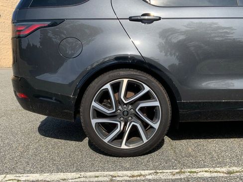 Certified 2024 Land Rover Discovery Metropolitan Edition image 10