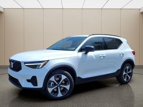 New 2026 Volvo XC40 B5 Core AWD/4WD image 2