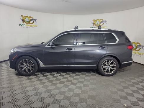 Used 2022 BMW X7 xDrive40i w/ Premium Package image 2