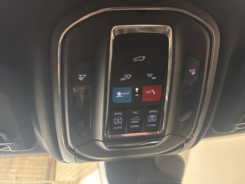 Used 2024 Jeep Grand Cherokee Limited image 24