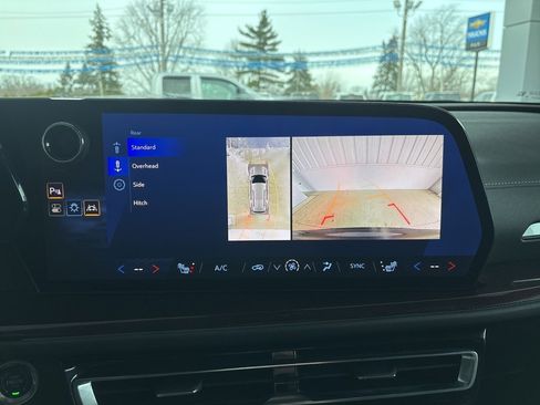 Used 2024 Chevrolet Traverse Z71 image 19