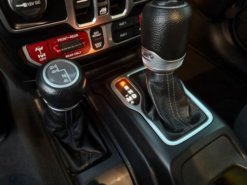 Used 2024 Jeep Wrangler Unlimited Rubicon AWD/4WD image 19