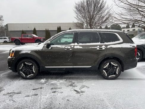 Certified 2025 Kia Telluride S image 5
