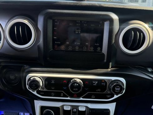 Used 2023 Jeep Wrangler Unlimited Sport AWD/4WD image 31