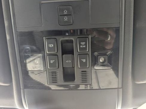 Used 2022 Volkswagen Atlas Cross Sport SEL R-Line image 39