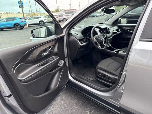 Used 2024 GMC Terrain SLE w/ Driver Convenience Package image 13