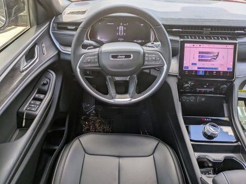 New 2025 Jeep Grand Cherokee Limited w/ Black Appearance Package image 14