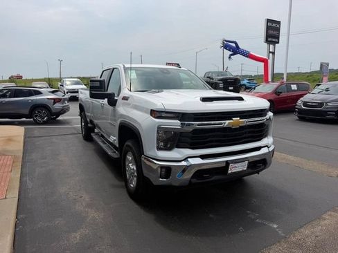 Used 2024 Chevrolet Silverado 2500 LT AWD/4WD image 4