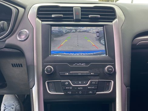 Used 2020 Ford Fusion SE image 10
