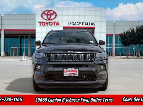 Used 2025 Jeep Compass Latitude AWD/4WD image 5