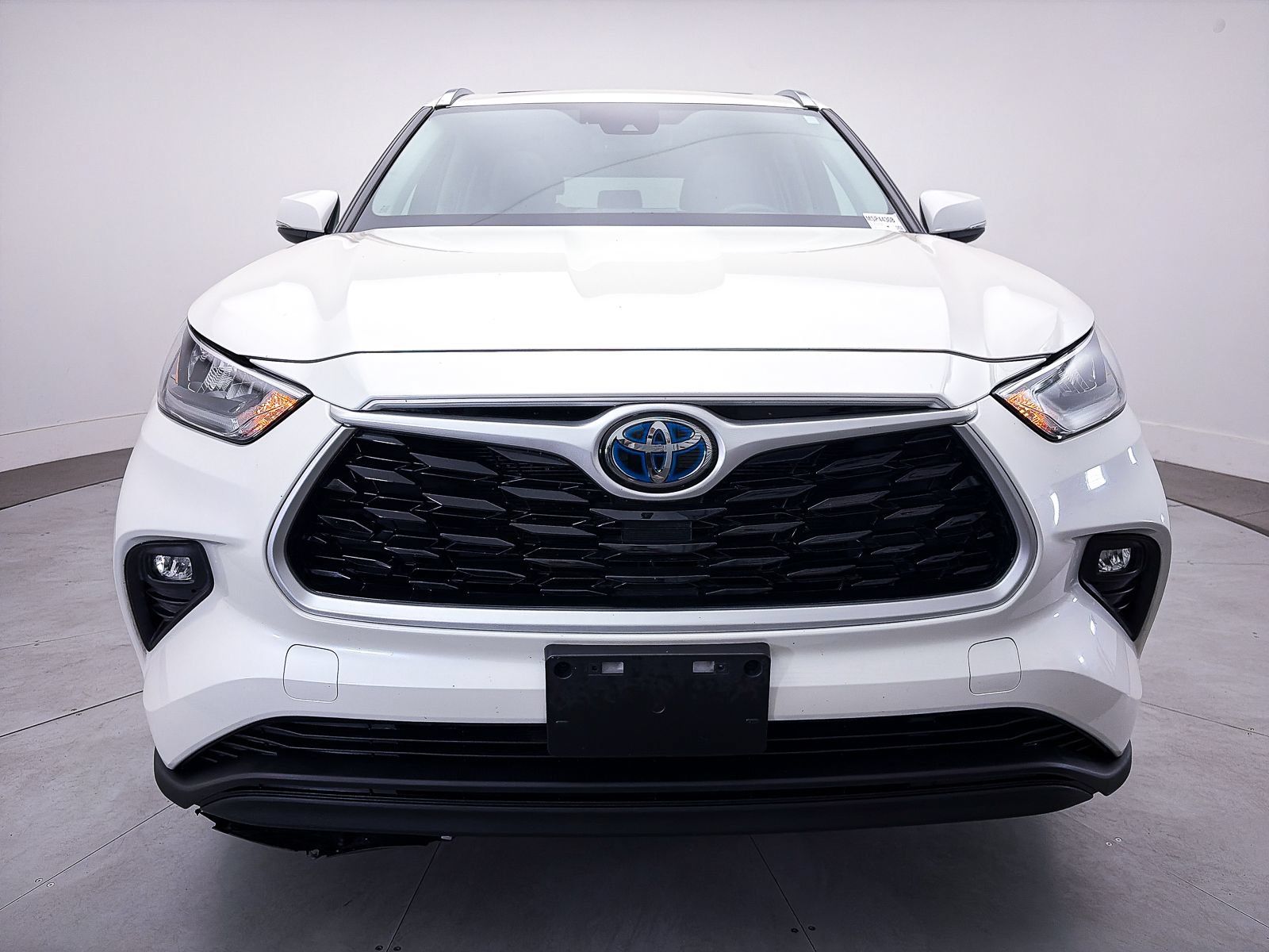 Used 2020 Toyota Highlander XLE AWD/4WD image 3