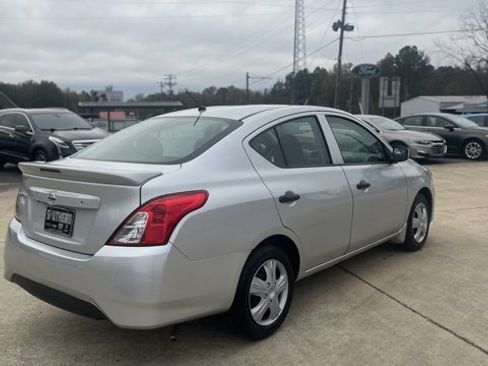 Used 2019 Nissan Versa S Plus image 9