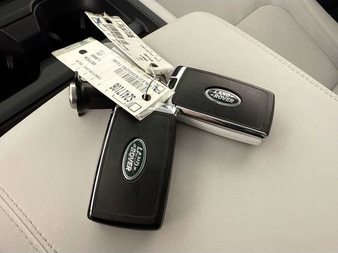 Used 2025 Land Rover Defender 110 X-Dynamic SE image 17