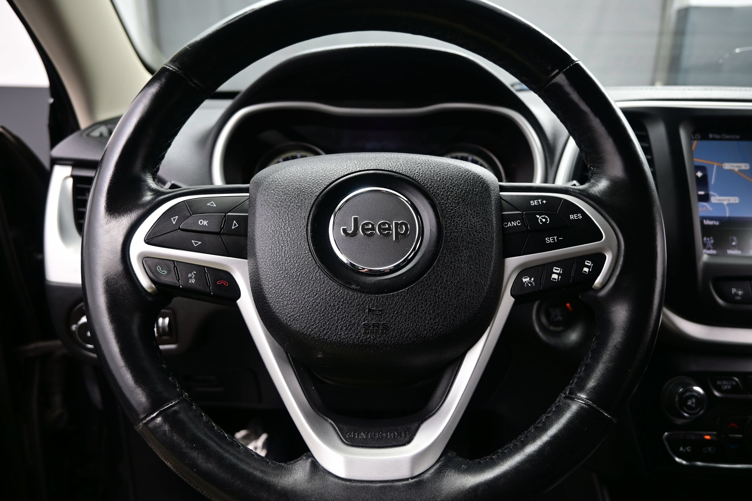 Used 2014 Jeep Cherokee Limited w/ Technology Group FWD image 23
