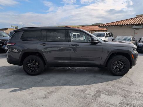 New 2025 Jeep Grand Cherokee L Laredo image 4