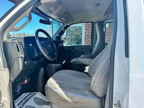 Used 2016 GMC Savana 2500 RWD image 9