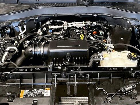 Used 2022 Ford Explorer XLT w/ Equipment Group 202A image 9